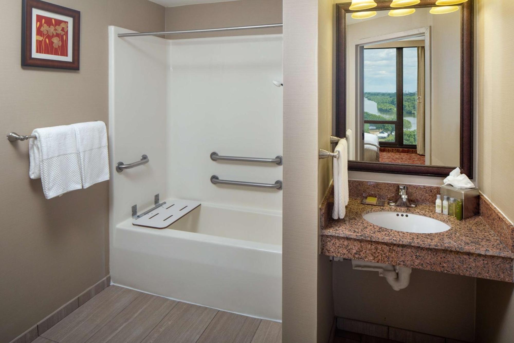 Hotel Doubletree By Hilton Philadelphia 4*